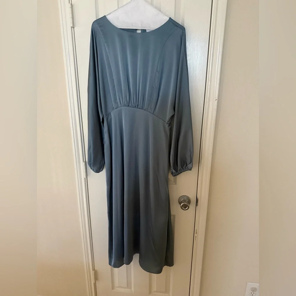 Beautiful satin dress pale blue - Picture 6 of 7